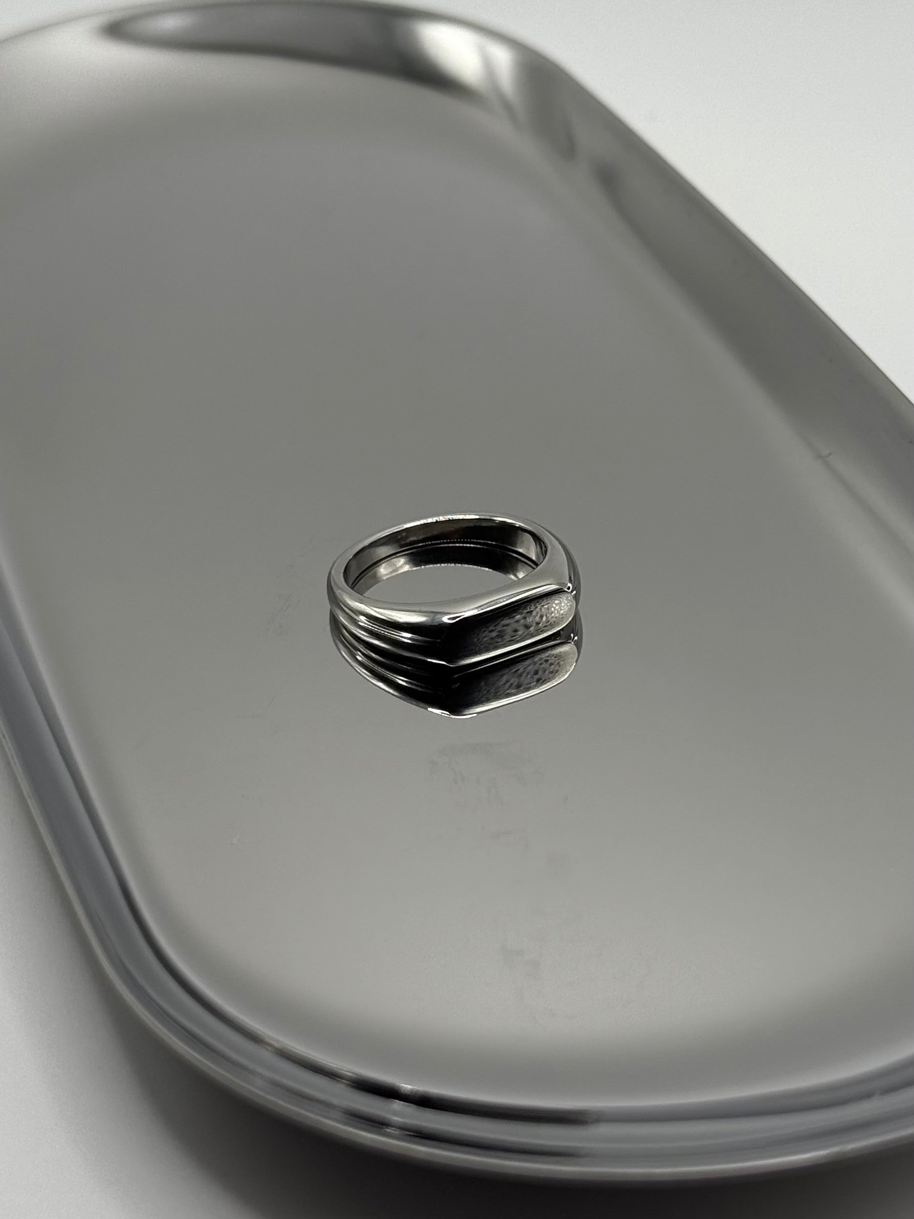 SMOOTH SIGNET RING