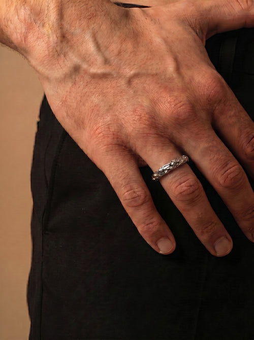 GEHÄMMERTER RING SILBER